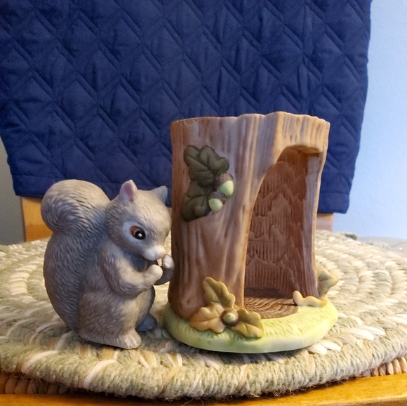 Woodland Surprise Squirrel - Picture 2 of 4